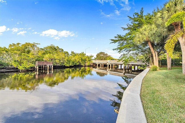 Building Photo - 1991 NE 15th Ave