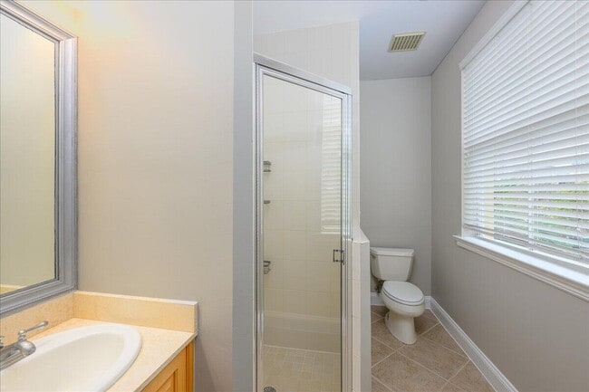 Building Photo - 538 NE 7th Ave