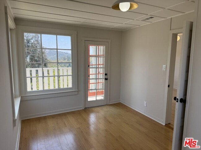 Building Photo - 130 S Ave 63