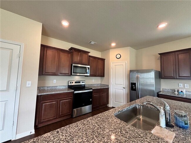 Building Photo - 160 Innis Brk Cir