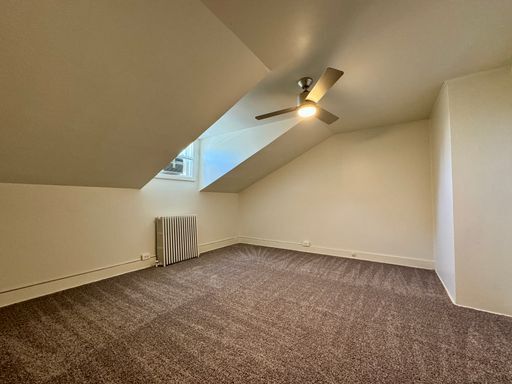 Building Photo - LARGE 2 Bed, 1 Bath Apartment Available NOW!!