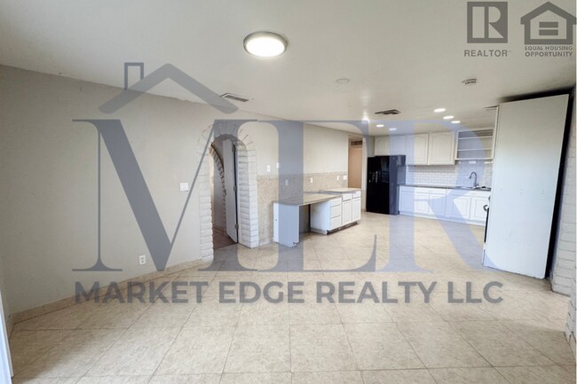 Building Photo - 4Bed/3Bath House at Broadway/Mill Ave! $199 MOVE-IN SPECIAL! Ready for Immediate Move-In! -- RV GATE