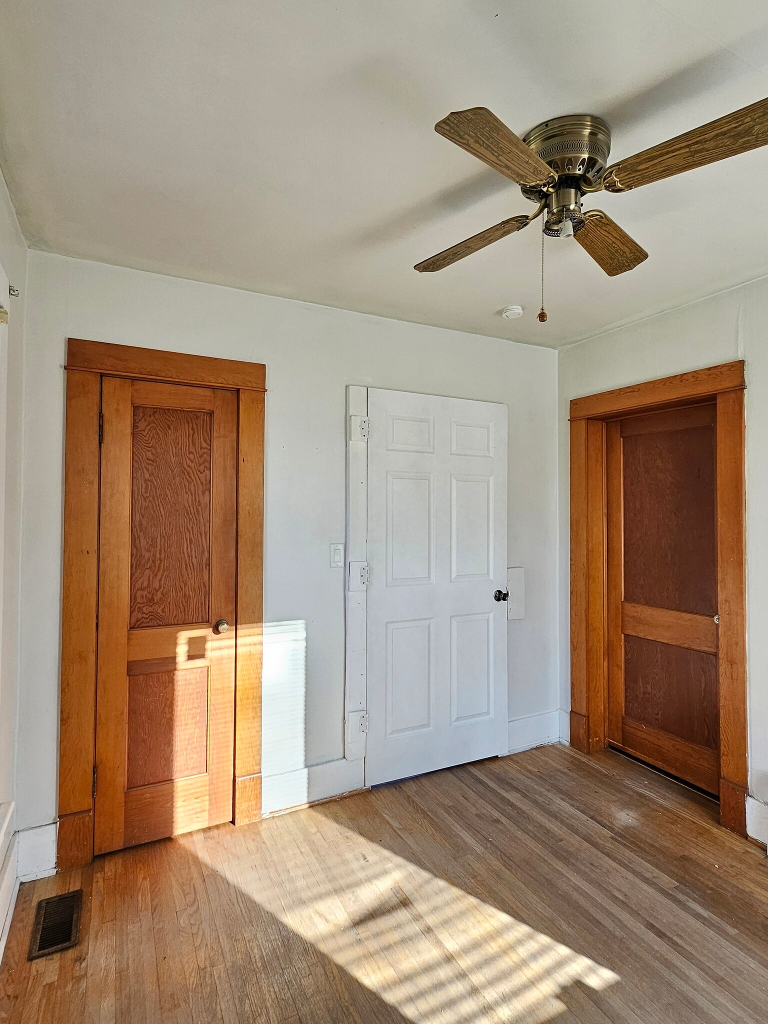 Building Photo - 616 Lee St