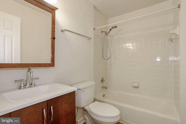 Building Photo - 13909 Woods Run Ct