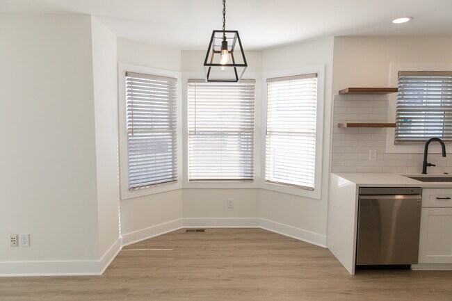 Building Photo - 713 Stevens St