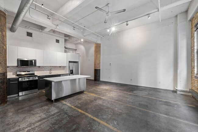 Building Photo - 700 N Washington Ave