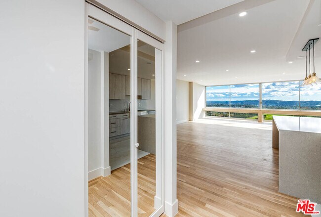 Building Photo - 2222 Ave of the Stars