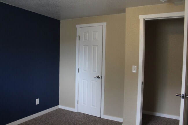 Building Photo - 3 BR/ 1 BA Ranch home in Commerce City!