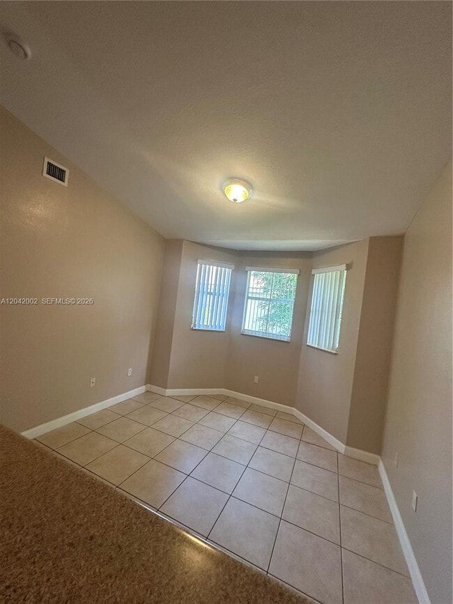 Building Photo - 1656 SE 29th Ct