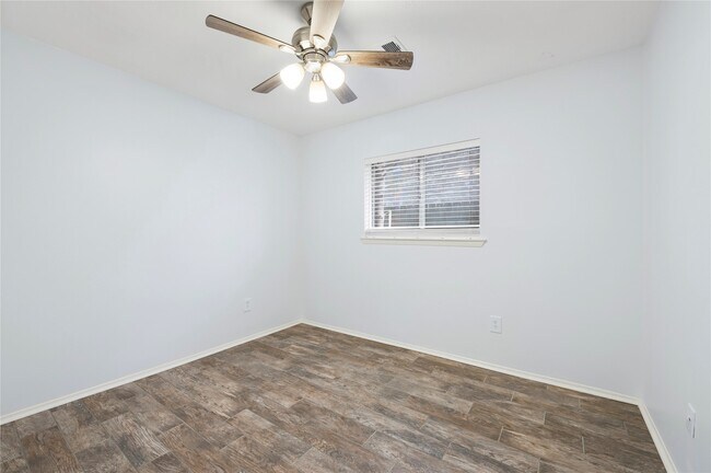 Building Photo - 503 Bellmar Ln