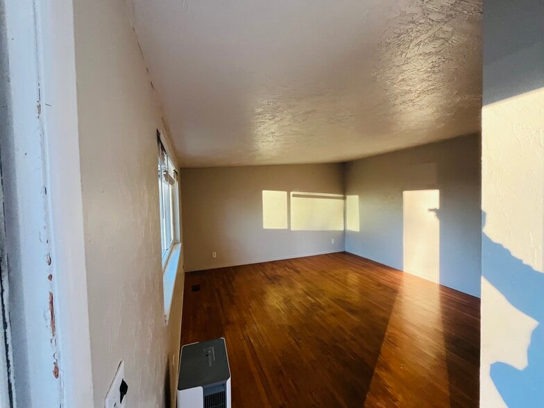 Building Photo - 5760 S 2700 W