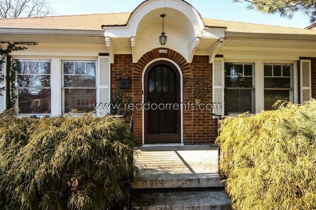 Building Photo - Coming Soon! 2 Bedroom/ 1.5 Bath Forest Hi...