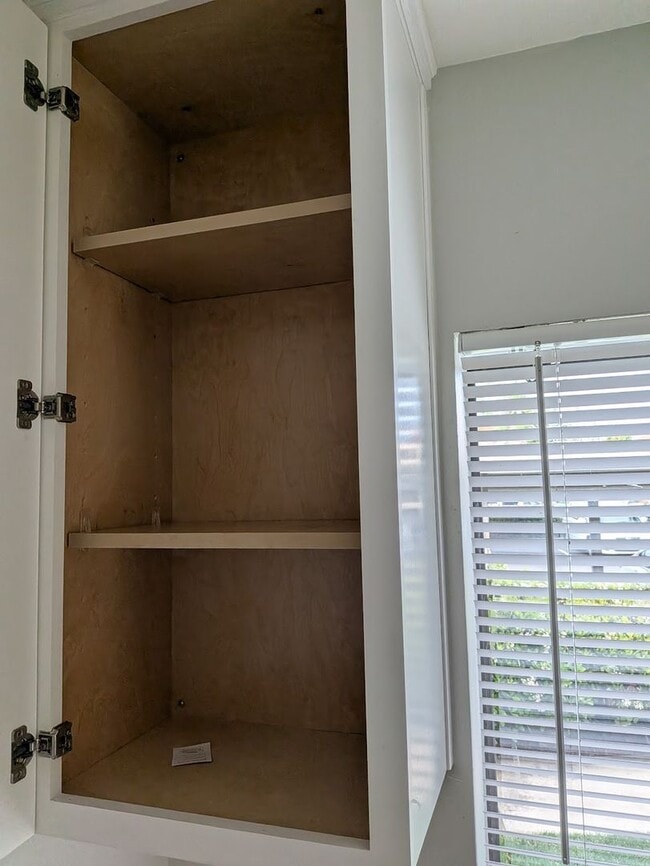 Building Photo - Mira Mesa Apartment New Salem