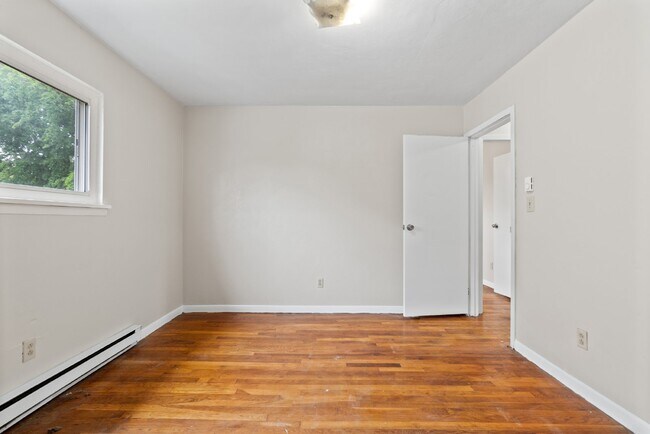 Building Photo - ADORABLE 2 BEDROOM APARTMENT FOR RENT in NORFOLK