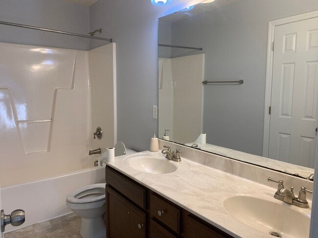 Building Photo - Five Bedroom Home in Falcon Bridge