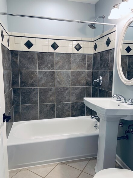 Bathroom - 324 Center Ave