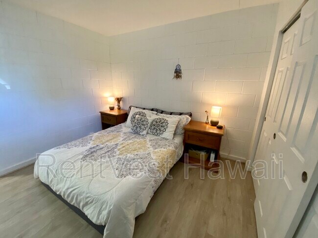 Building Photo - 95-021 Kuahelani Ave