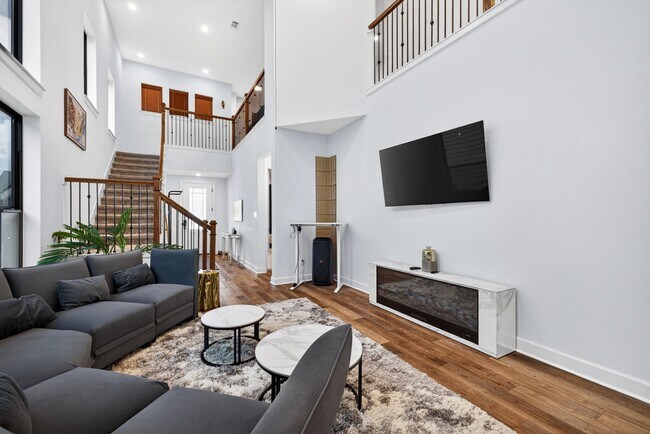 Building Photo - 1514 Park Path Dr