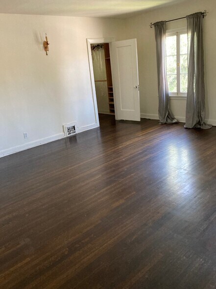 Building Photo - 400 S Citrus Ave