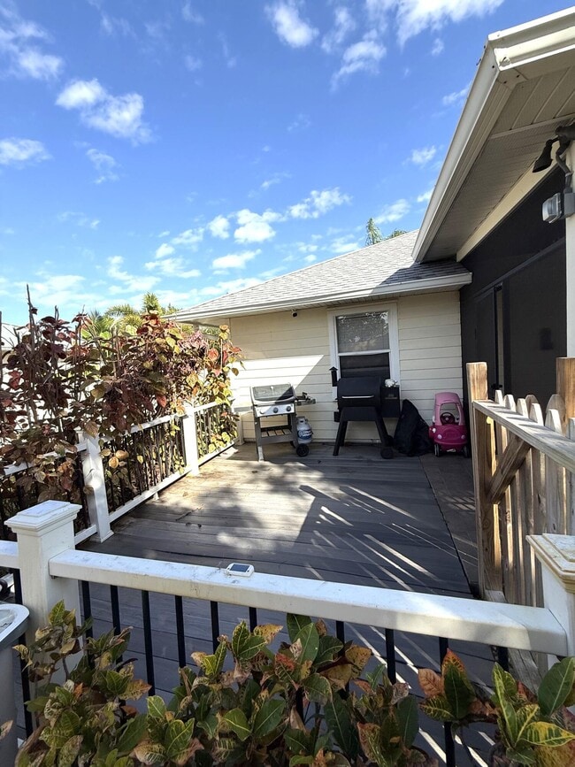 Building Photo - 1835 17th Ave SW