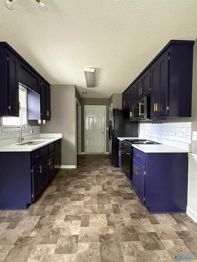 Building Photo - 115 Populus Dr