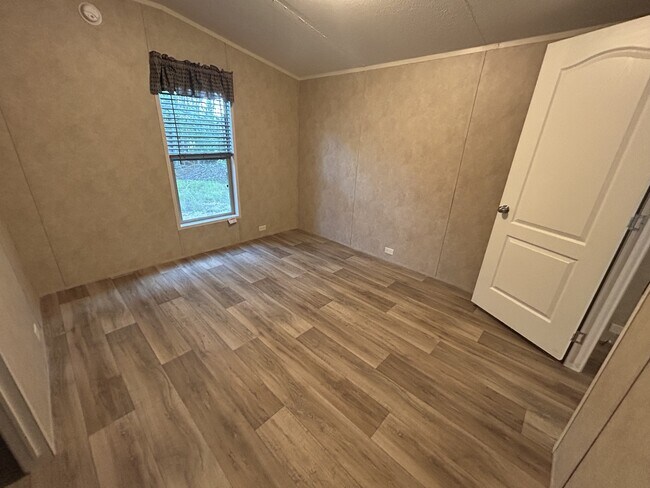 Building Photo - 82 Donna Ln