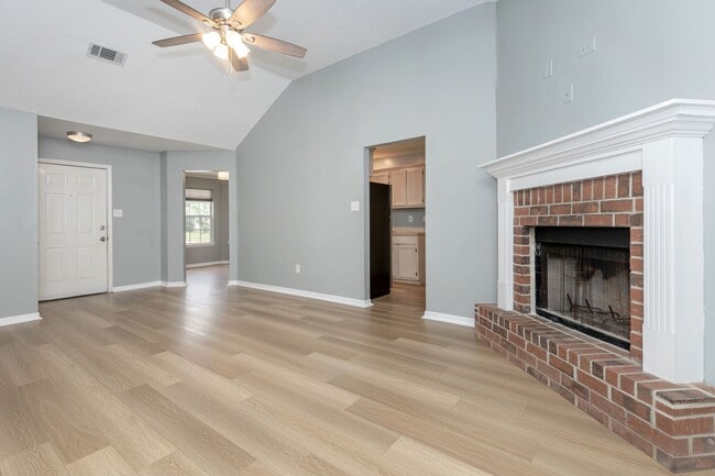 Building Photo - Freshly Renovated Rental Property