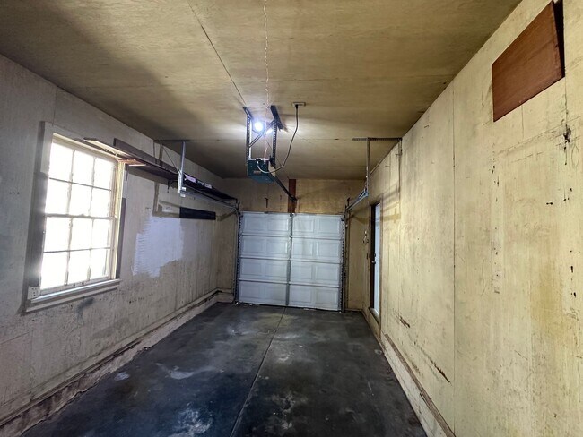 Building Photo - 1304 Sheldon St