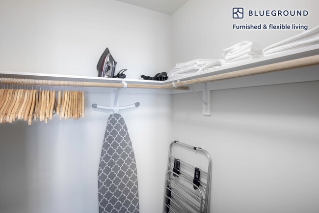 Building Photo - 685 S New Hampshire Ave