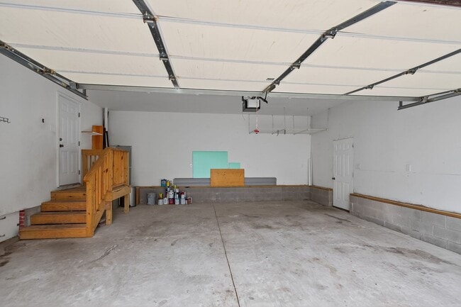 Building Photo - 4 Bedroom Rental