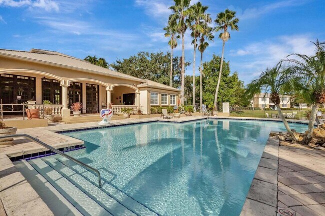 Building Photo - 1400 Crestwood Ct S