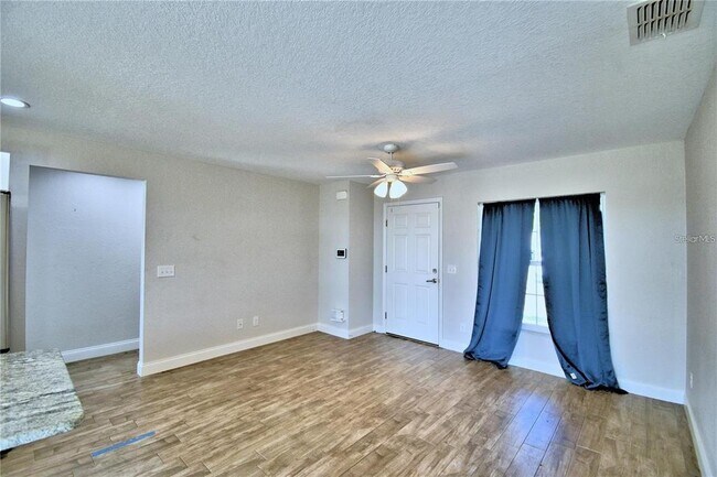 Building Photo - 140 Weeping Willow Rd