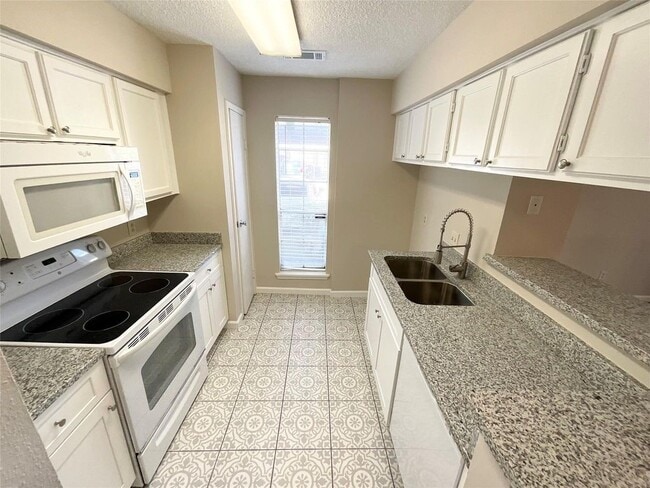 Building Photo - 1515 Sandy Springs Rd