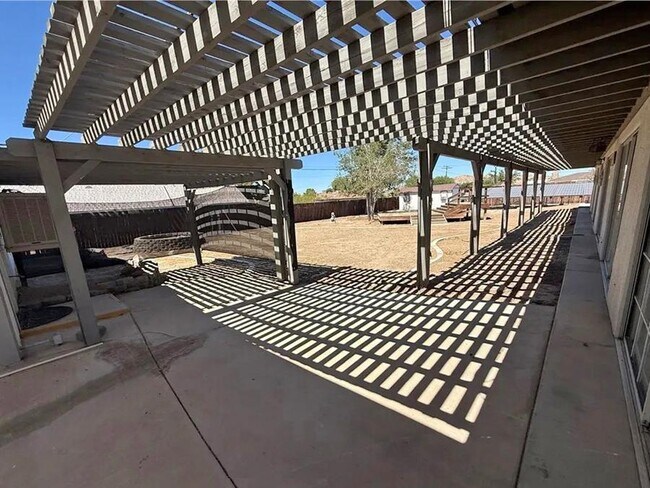 Building Photo - 15370 Tacony Rd