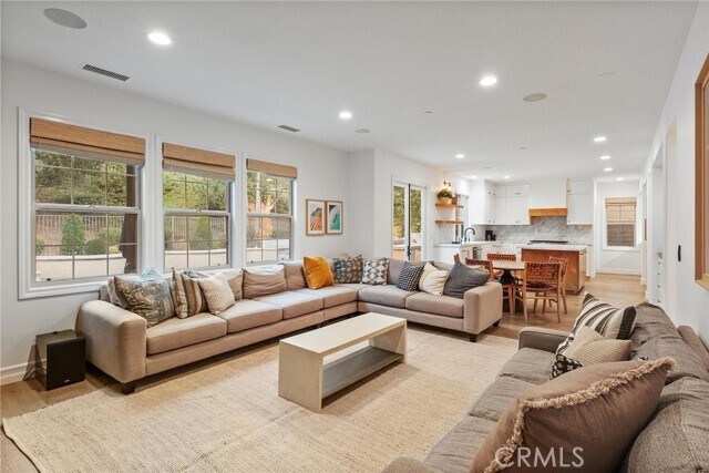 Building Photo - 1 Calle Saltamontes