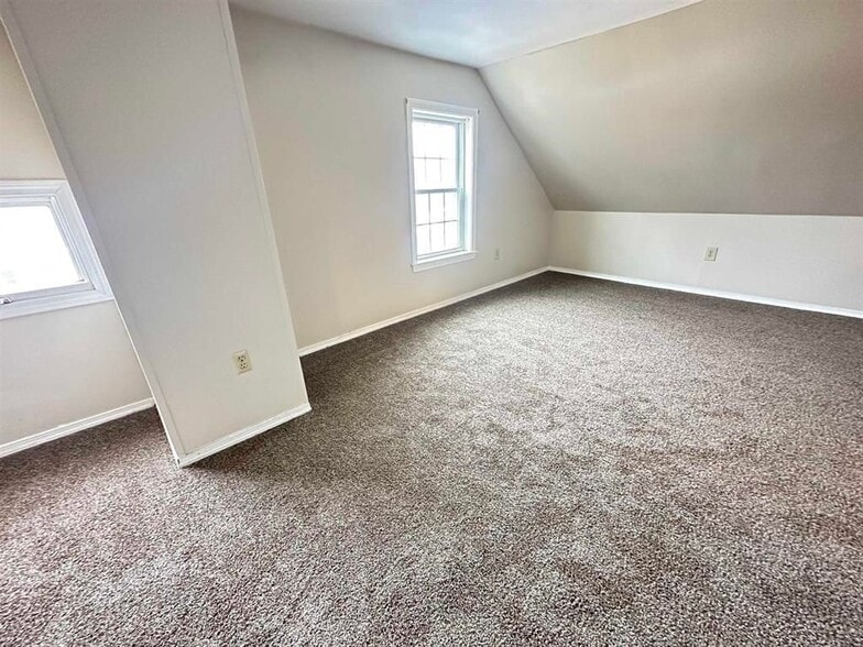 Building Photo - 20 Spring