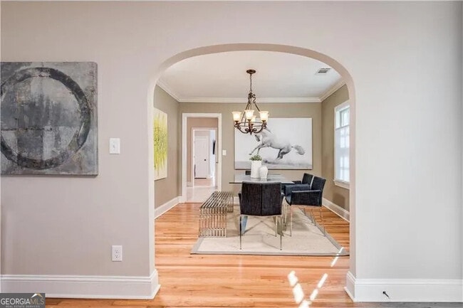 Building Photo - 311 Delmont Dr NE