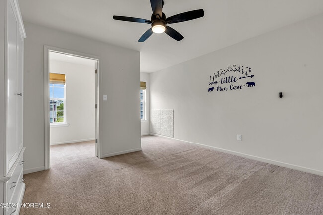 Building Photo - 44 Begonia Ln