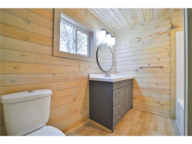 Building Photo - 3 Bedroom, 2 Bathroom Single Family House