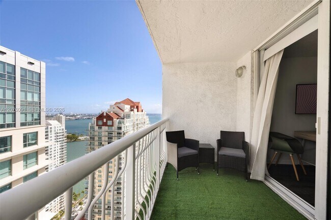Building Photo - 1200 Brickell Bay Dr