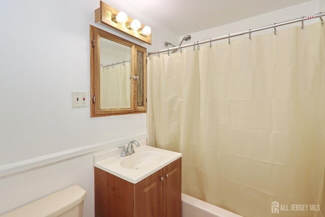 Building Photo - 2 Mohawk Dr