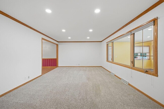 Building Photo - Willow Ridge
