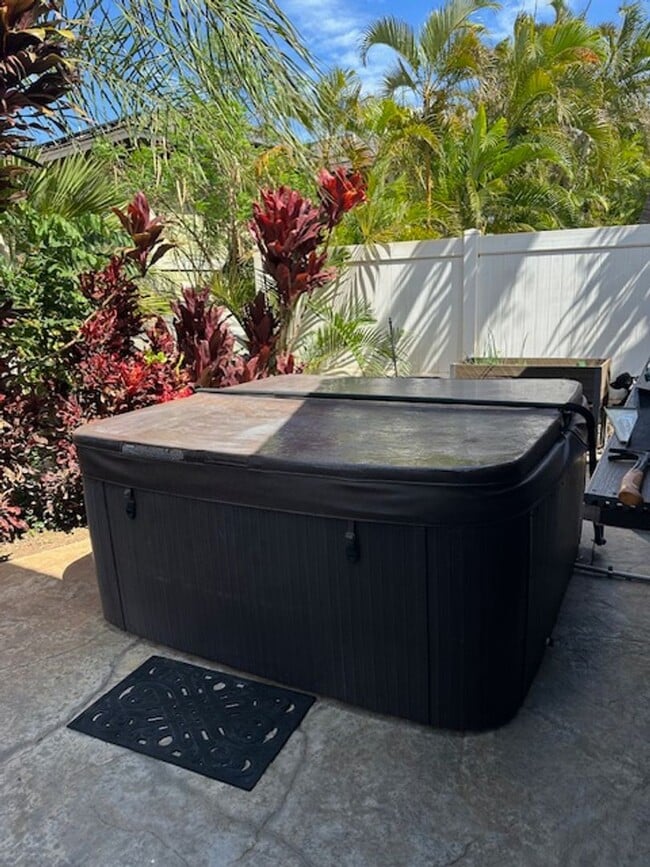 Building Photo - 73 Honuea Pl