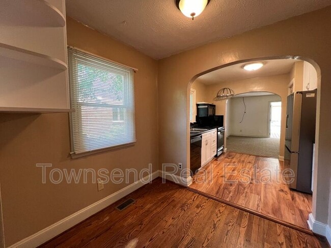 Building Photo - 211 Ellington St