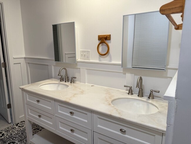 Building Photo - Beautiful 3 Bedroom 2 bathroom Home in Ephrata!