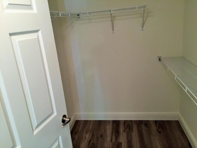 Building Photo - 4905 Midtown Ln