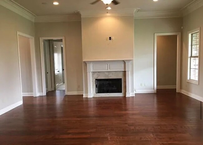 Building Photo - 4-bedroom, 3.5-bathroom home AVAILABLE NOW!