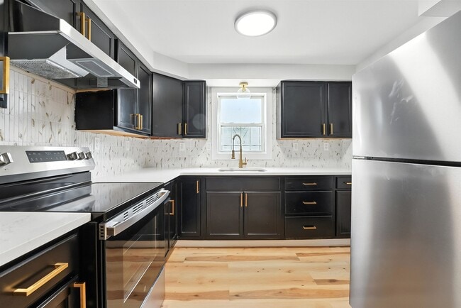 Building Photo - 338-340-340 Halladay St