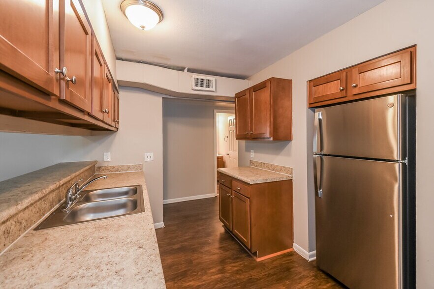 Building Photo - 4626 Castleton Dr