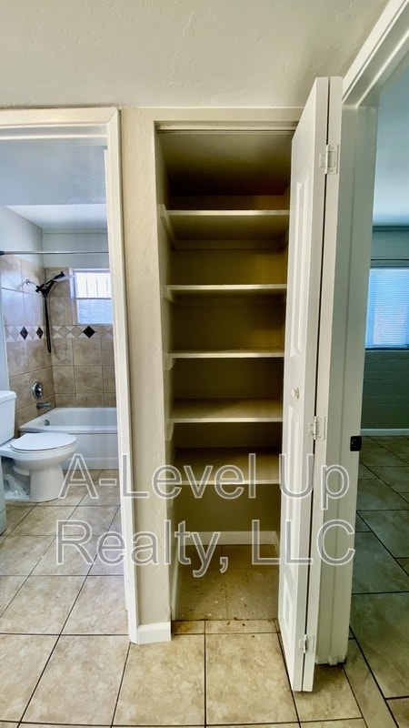 Building Photo - 2509 E Cochise Vista